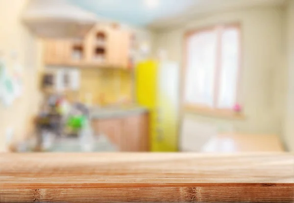 Кухонний стіл дерев'яні — стокове фото