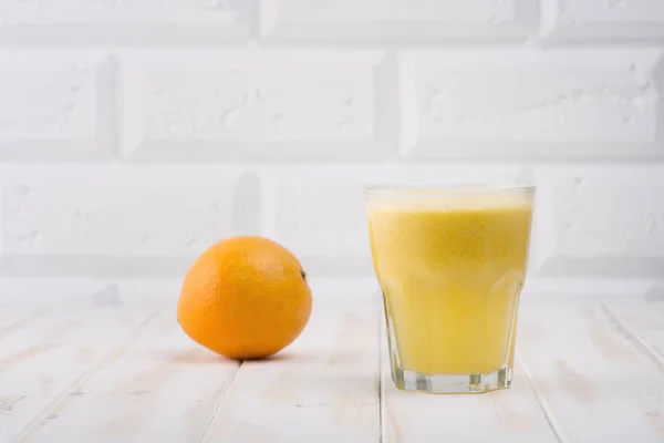 Jus d'orange et orange — Photo