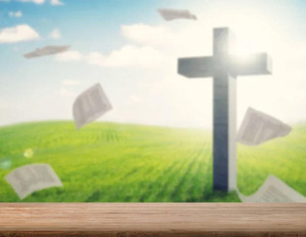 A Cruz e as páginas da Bíblia — Fotografia de Stock