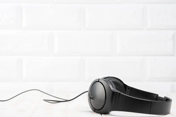 Headphones against brick wall — Stock Photo, Image