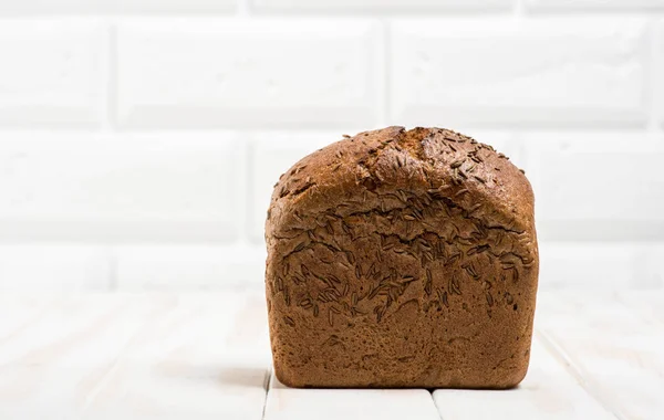 Čerstvý chléb na stole — Stock fotografie