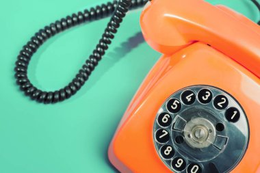 Vintage turuncu telefon