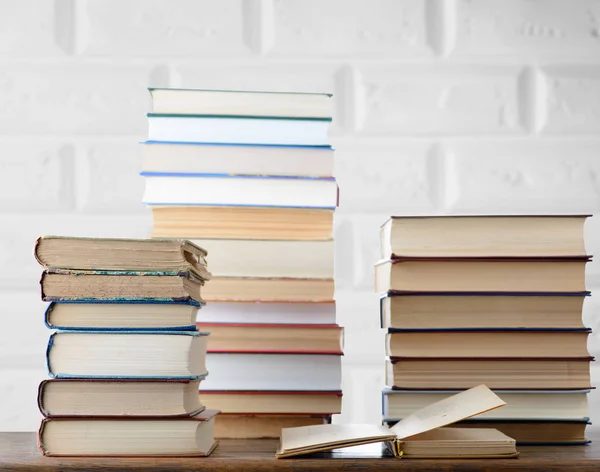 Books on the table — Stock Photo, Image