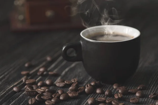 Kaffee auf Holztisch — Stockfoto