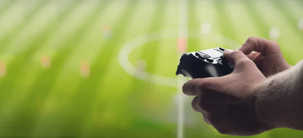 Gamepad erkek elinde