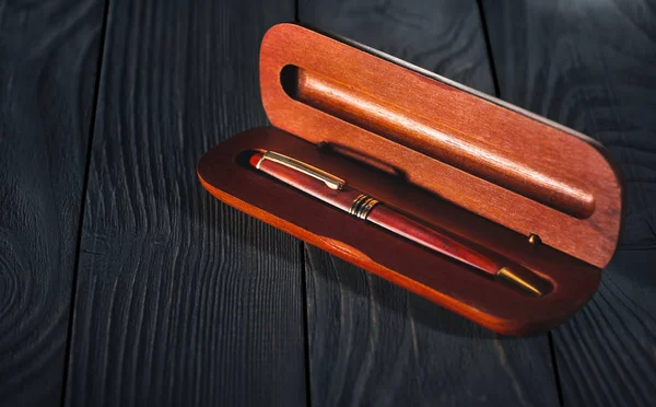 Drewniany długopis luksusowych — Zdjęcie stockowe