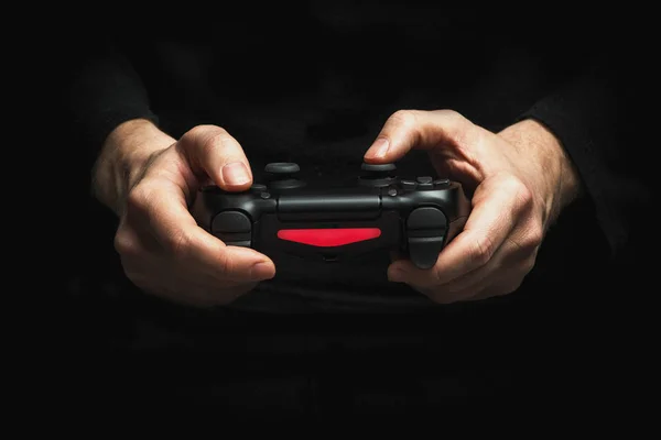 Handen met gamepad — Stockfoto