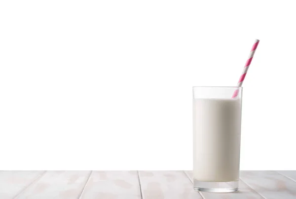 Glas Milch auf weißem Tisch — Stockfoto