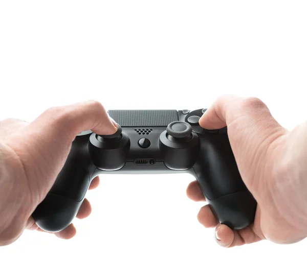 Αρσενικό τα χέρια με ένα gamepad — Φωτογραφία Αρχείου