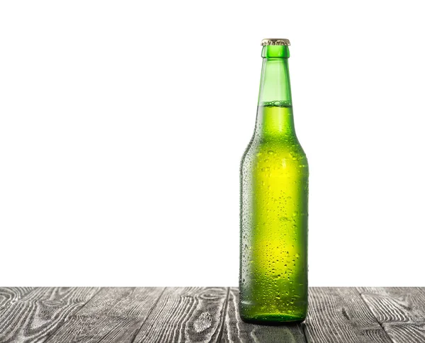 Birra fredda su un tavolo — Foto Stock