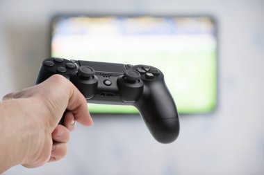 Manle elinde gamepad