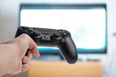 Manle elinde gamepad
