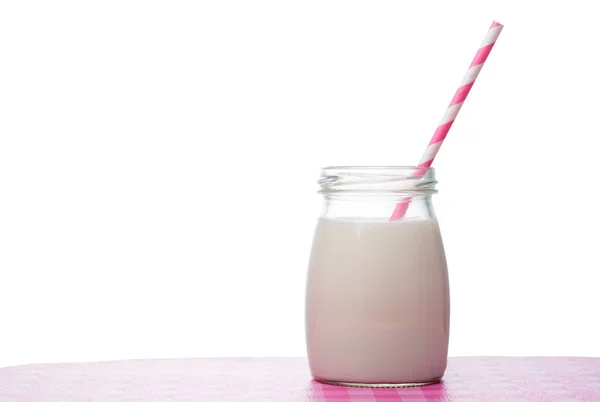 Botella de leche sobre una mesa — Foto de Stock