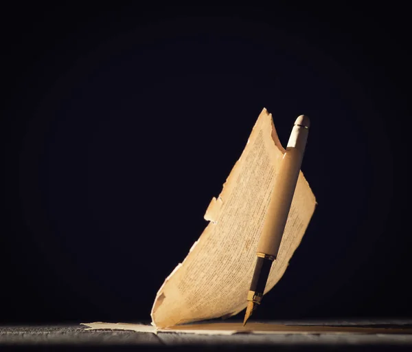 Kalem ve kağıt — Stok fotoğraf