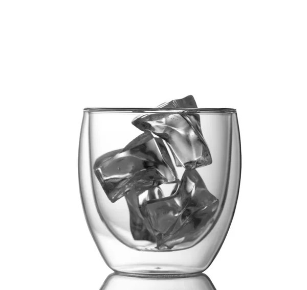 Glas med is på vit — Stockfoto