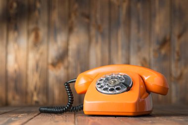 Vintage turuncu telefon 