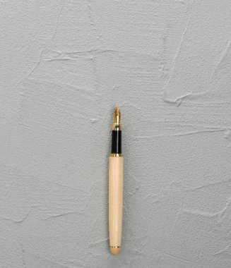 Doku gri çimento bir kalem