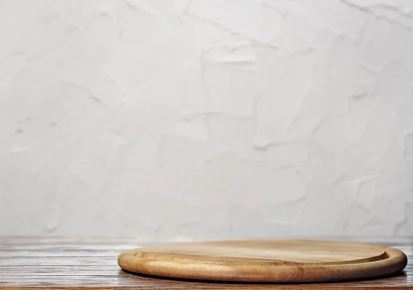 Ahşap tahta masada kesme