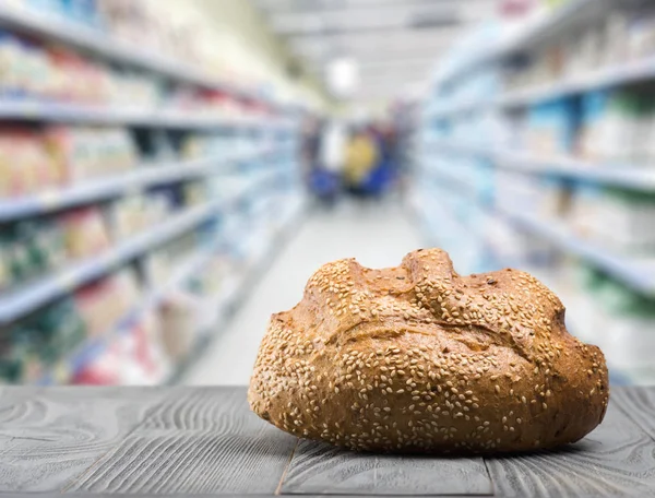 Roti di counter supermarket — Stok Foto