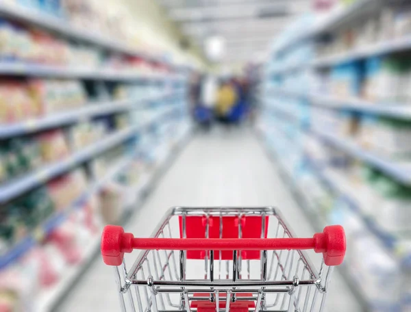 Carrinho de compras na loja — Fotografia de Stock