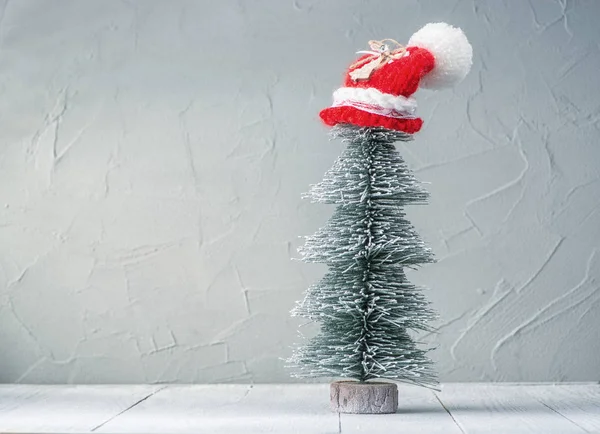 Albero di Natale in un cappello — Foto Stock