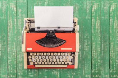 Yeşil tablo, daktiloda yakın çekim