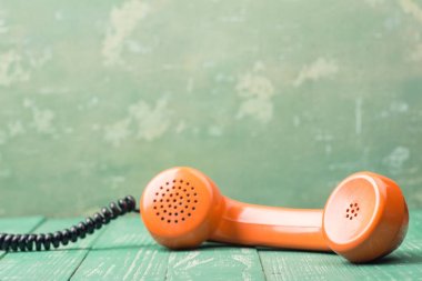 Retro turuncu cep telefonu, yakın