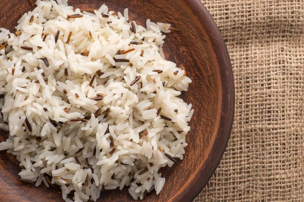 Πιάτο Ρύζι Στο Τραπέζι Εσωτερικη — Φωτογραφία Αρχείου