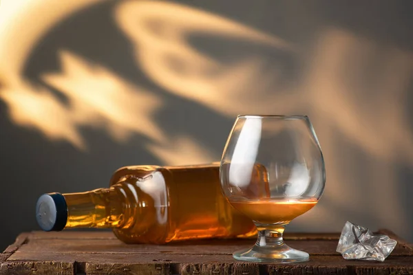 Fles Van Luxe Cognac Met Sterren Achtergrond — Stockfoto