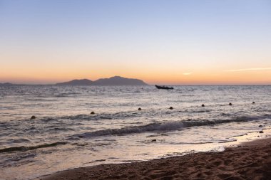Gün doğumunda Kızıl Deniz Sahili