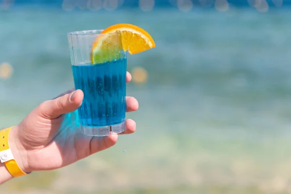 Cocktail Rafraîchissant Orange Sur Plage Mer — Photo