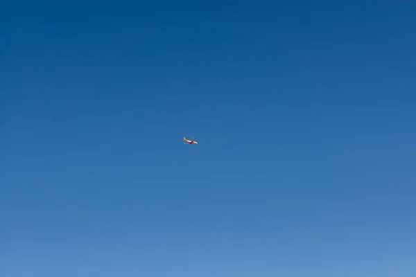 Airplane Clear Blue Sky — Stock Photo, Image