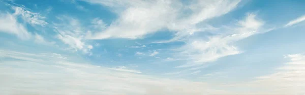 Céu Azul Bonito Com Nuvens — Fotografia de Stock