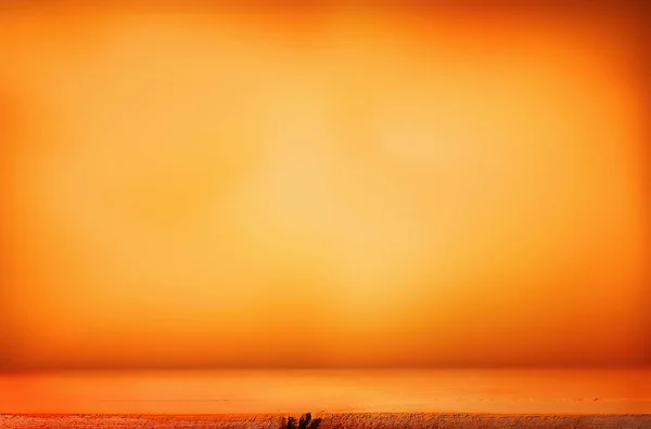 Апельсиновый Стол Оранжевом Фоне — стоковое фото