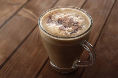 Tarçınlı kapuçino - üst görünüm