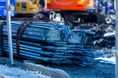 Bir inşaat sahasında çalışan kazı ekibi