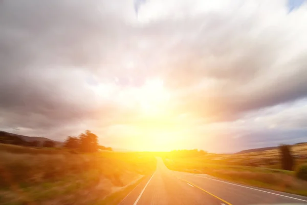 Straße Durch Landschaft Straße Und Auto Reisen Landschaftlich Reizvolle Und — Stockfoto