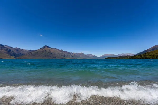 Schöne Landschaft Mit Hohen Felsen Mit Beleuchteten Gipfeln Neuseeland — Stockfoto