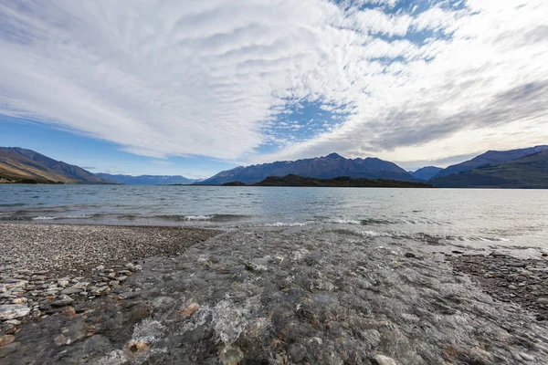 Beau Paysage Avec Hautes Roches Avec Des Pics Éclairés Nouvelle — Photo