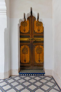 Marakeş 'teki Bahia Sarayı' nın dekoratif kapısı. Fas