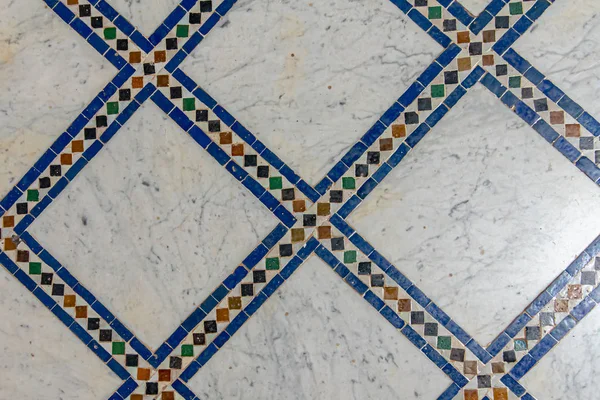 Geometrisk detalj dekorativa fyrkantiga golv med blå färger — Stockfoto