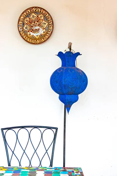Typiska blå metallarabiska lampor från Marocko — Stockfoto