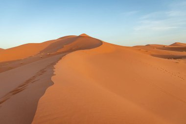 Sahra Çölü 'nün kumulları. Erg Chebbi Merzouga Fas