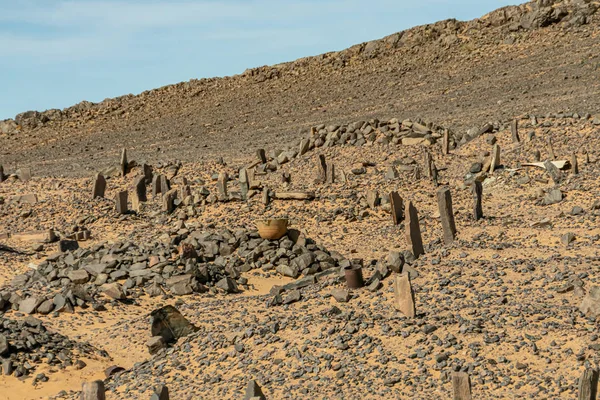 Eski Merzouga kasabasındaki eski Berber mezarlığı. Fas — Stok fotoğraf