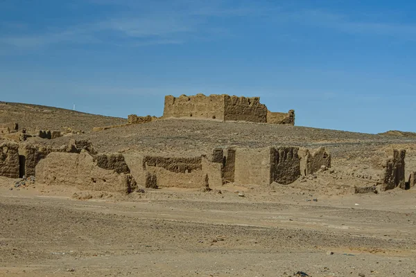 Küçük Kasbah Fas çölünde. — Stok fotoğraf