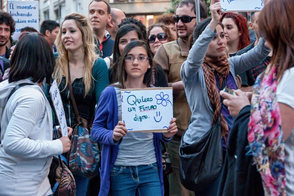 Murcia September 2012, young woman holding a sign that says "I want a decent future" in a demonstration. Spain — 스톡 사진