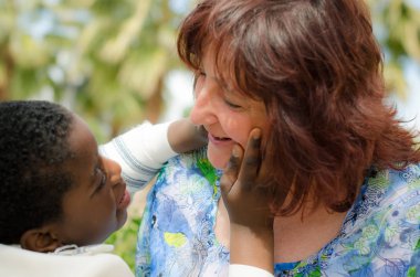 Beyaz anne ve siyah oğlu