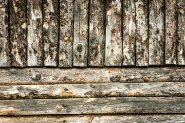 Geçmişi. Çalışmayan ahşap kütüklerden yapılmış yapı