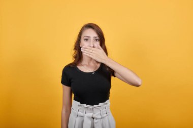 Kız bir sır söyledi, şimdi de örtbas etmeye çalışıyor..