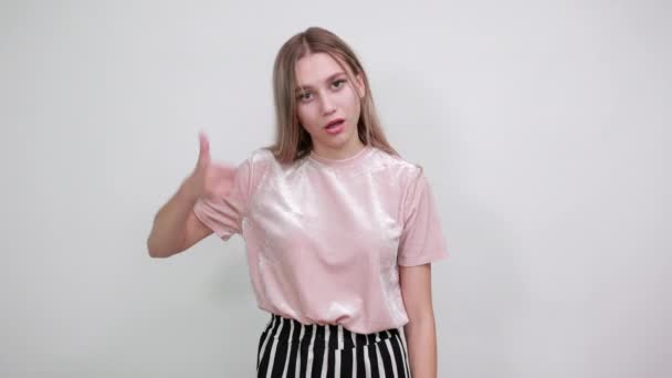 Teenager caucasian woman making phone gesture and doubting — Stock Video